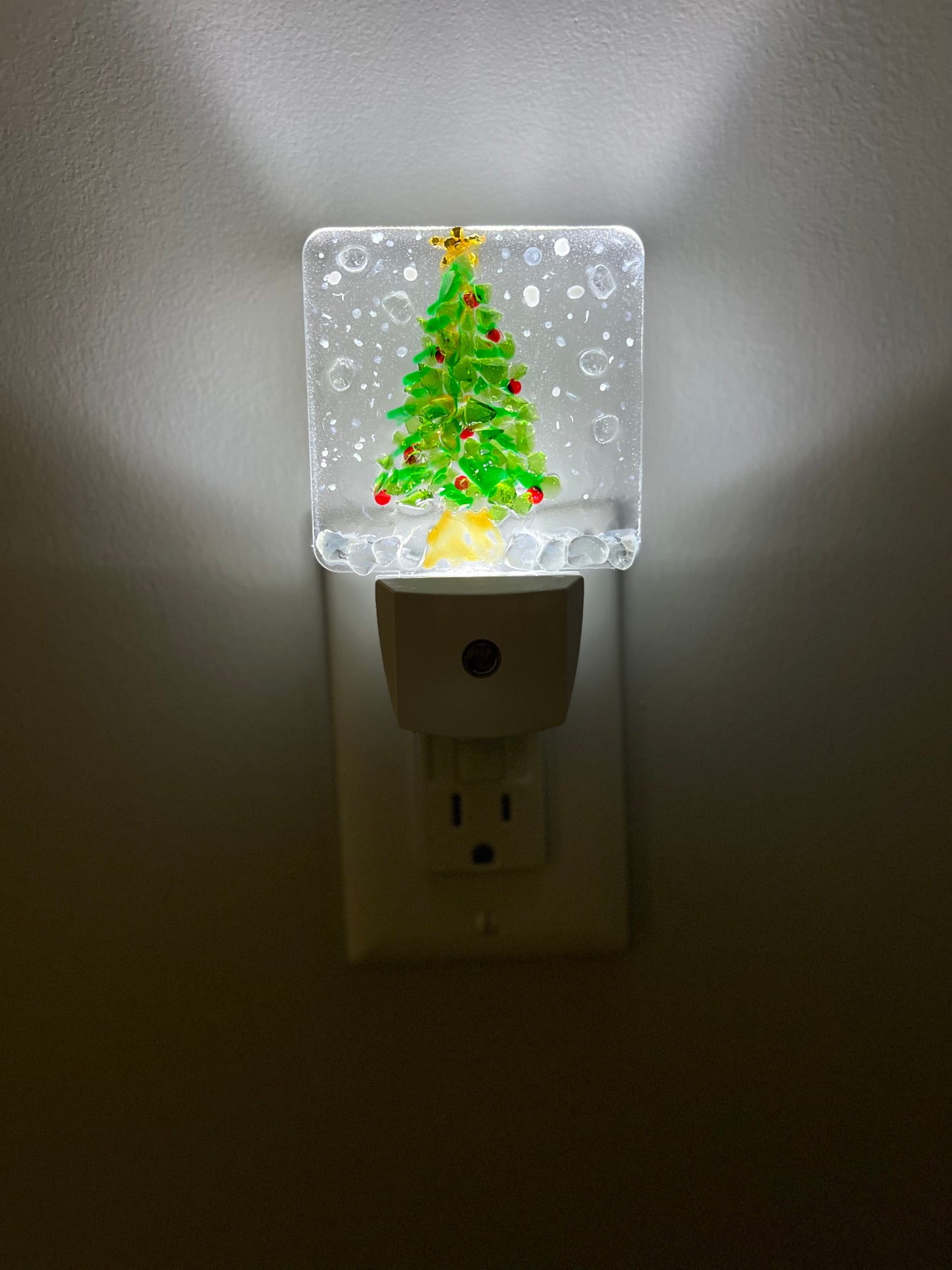 Christmas Tree Night Light With Red Bulbs
